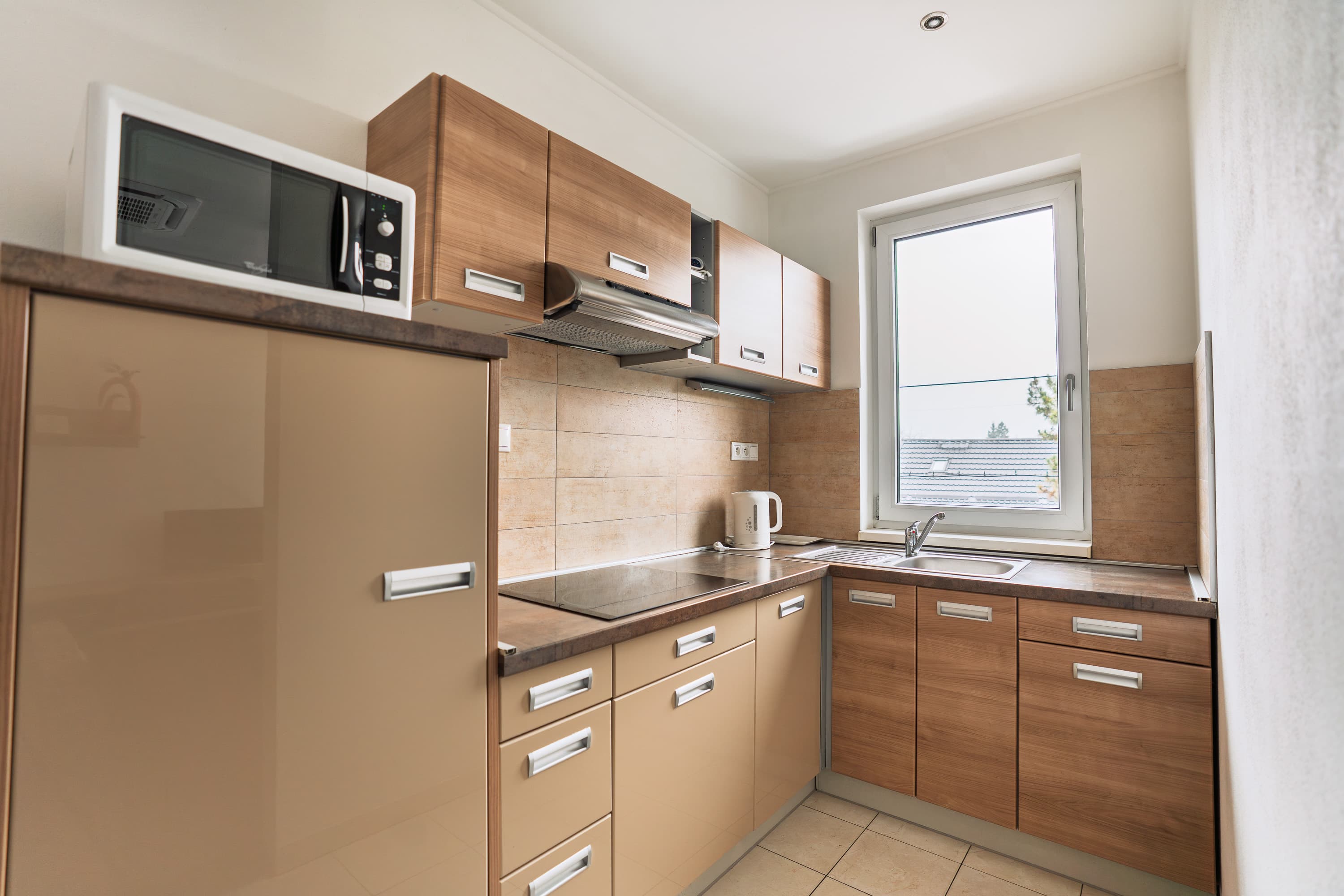 Spálňa so skriňou v apartmáne Fine